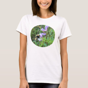 F32w Biet på lila vilda blommor Tee