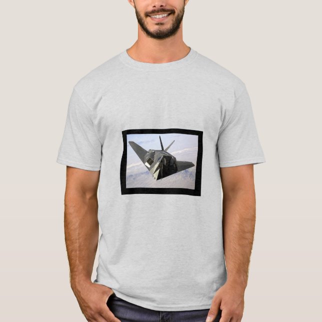 F-117 Nighthawk Stealth Bomber T Shirt (Framsida)