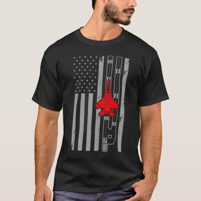 F-15 Eagle Fighter Jet American Flagga Runway F15 T Shirt (Framsida)