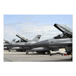 F-16 Kampen mot Falcons väntar på att starta Fototryck