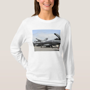 F-16 Kampen mot Falcons väntar på att starta Tee Shirt