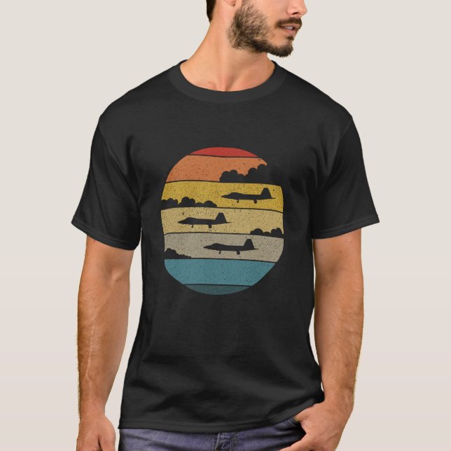 F-22 Raptor Silhouette Retro Sunset in Clouds F22 T Shirt (Framsida)
