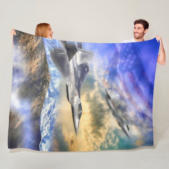 F-22-RAPTORER ÖVER AMERIKA FLEECE BLANKET (På plats)