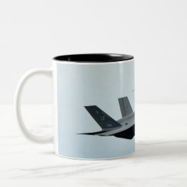 F-35 Fighter Jet med P-51 Mustang Två-Tonad Mugg