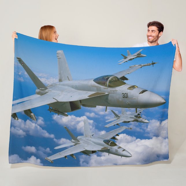 F/A-18E TOPPEN HORNET FLEECEFILT (På plats)