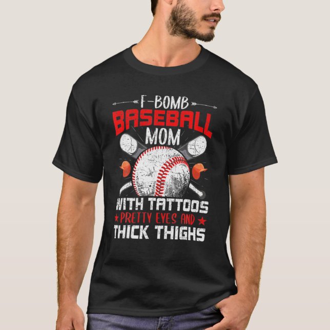 F Bomb Baseball Mamma med Tattoos Söt Ögon T Shirt (Framsida)
