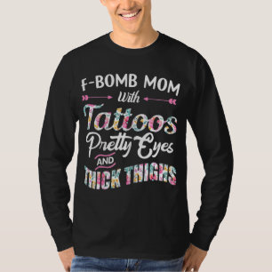 F-bomb mamma med tatuering söt öga och tjockt grej t shirt