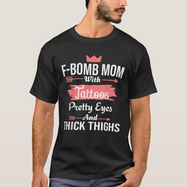 f bomben mamma med tatuering söt ögon och tjockt g t shirt (Framsida)