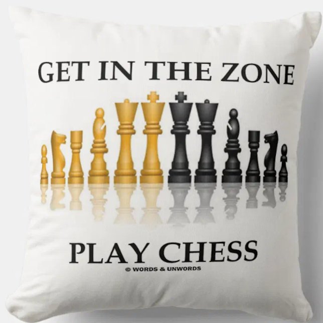 Få in Delart i  för Zona uppspelningschassi Kudde (Throw pillow featuring reflective chess set and the chess advice "Get In The Zone Play Chess")