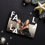 Fa La Bold Brev minimalistiskt modernt foto Julkort<br><div class="desc">FA LA LA, vilken underbar tid på året! Skicka lite helgdag till vänner och familj med vårt moderna fa la helgdag-kort. Enkel, modern design med en fullt som visas djärvt med ett fet Fa La brev överlagt foto. Anpassa med hälsning, namnteckning familj och år. Den omvända sidan har en enkel...</div>
