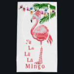 Fa La La Mingo Rosa Flamingo Beach-jul<br><div class="desc">Denna Fa La La Mingo-Helgdag julgåva Bag har en vattenfärgsflamingo som är klädd i en rosa och vit julhatt och knästrumpor som står med färglöst helgdag med handflatan fronder.</div>