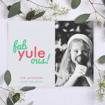 Fab Yule Ous | Fabrikat Snyggt till julafton Julkort<br><div class="desc">Lustigt, snyggten "Fab yule ous!", ett fantastiskt citat platt fotokort i modern typografi i roligt festive red och grönt på blekens blå grått-bakgrund i ett modernt minimalistiskt stil! Den omvända sidan är i ett kompletterande festivt rött. Hälsning, foto och namn kan lätt vara personlig för ett underbart julkort för julhelgen!...</div>