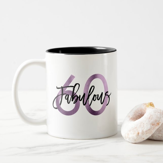 Fabulous 60:e | Modern Chic Lilac Lila Birthday Två-Tonad Mugg (Med munk)