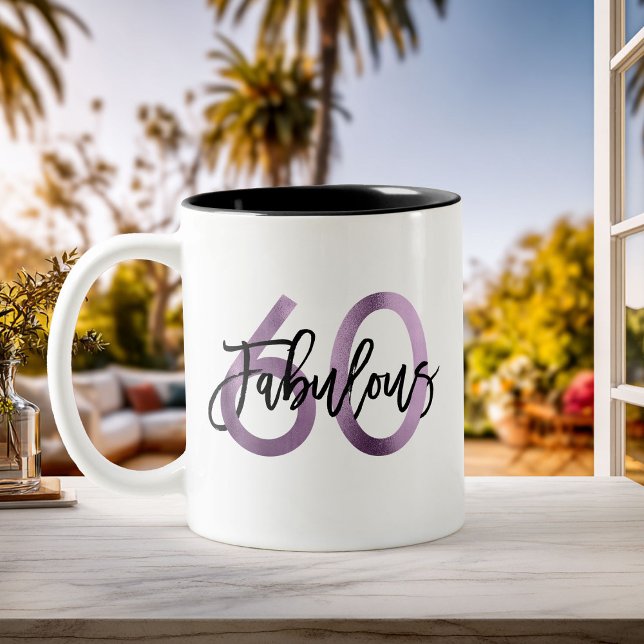 Fabulous 60:e | Modern Chic Lilac Lila Birthday Två-Tonad Mugg (Skapare uppladdad)