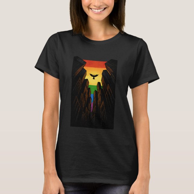 Fågel för frigörelse över abstrakta torn HBTQ stol T Shirt (Framsida)