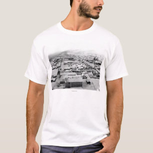 Fågel öga beskådar av Nome, Alaska med snö Tee Shirt