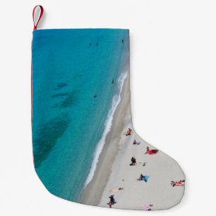 Fågelbilder i öga på människor på stranden liten julstrumpa