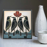 Fågelfamiljen Mackintosh Art Deco Nouveau Wall Dec Kakelplatta<br><div class="desc">Den keramiska plattan har en liten fågelfamilj och invecklade blommönster som påminner om Mackintosh:s koniska stil. Han var en framstående skotsk arkitekt, designer och artist av rörelsen Art nouveau. Hans arbete kännetecknas av rent linjer, geometriska former och en stark symmetri. Dessa inslag är vackert representerade i vår samling av keramiska...</div>