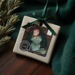 Fågelfoto för utlämningsskifte i Baby Julgransprydnad Keramik<br><div class="desc">Ett sött och unikt födelsemeddelande från baby gör att du kan prydas för att dekorera Julgran. Det ger också en unik gåva till familjen att vårda. Gratulerar till att din nyaste lilla familjemedlem har anlänt med vår enkla julparcel paket för att berätta om julprydnad. Utformningen är utformad för att ge...</div>