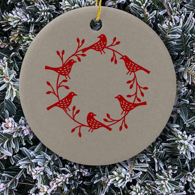 Fågelrött på Neutralt Modern Scandi Julgransprydnad Keramik (Red bird wreath Scandinavian Christmas ornament)
