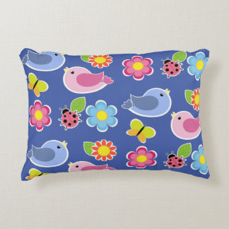 Fåglar, fjärilar och ladybugs Blomsterträdgård Blu Prydnadskudde