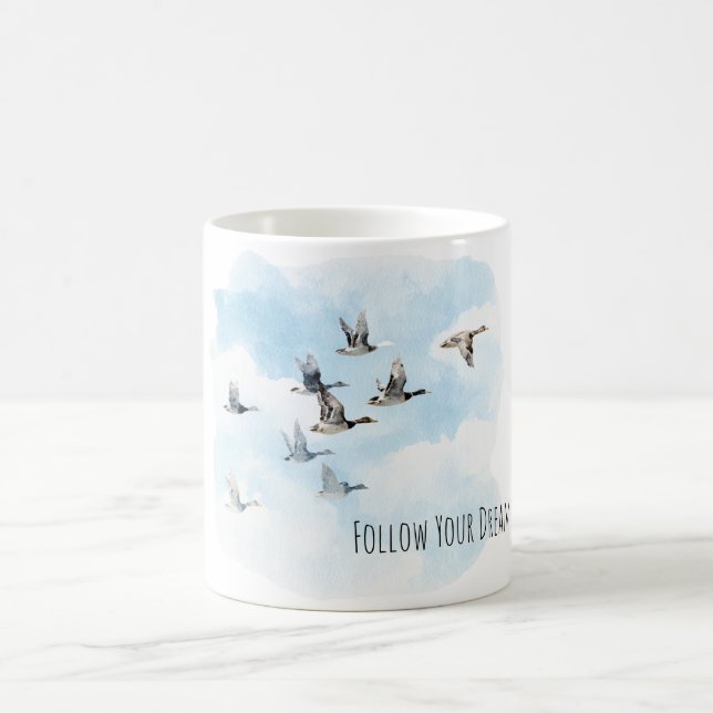 Fåglar flygande blå himmel moln kaffemugg (Center)