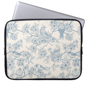 Fåglar och körsbärsblom i blått och off-white laptop fodral