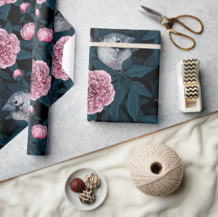 Fåglar och rosa småblommor med löv presentpapper