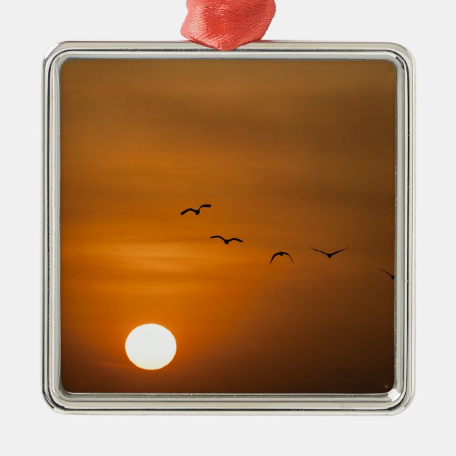Fåglar som flyger i solnedgång julgransprydnad metall (Framsidan)