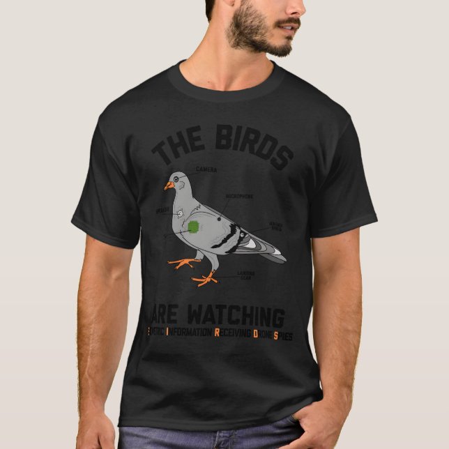 Fåglarna tittar på Drone Conspiracy Lomme T Shirt (Framsida)