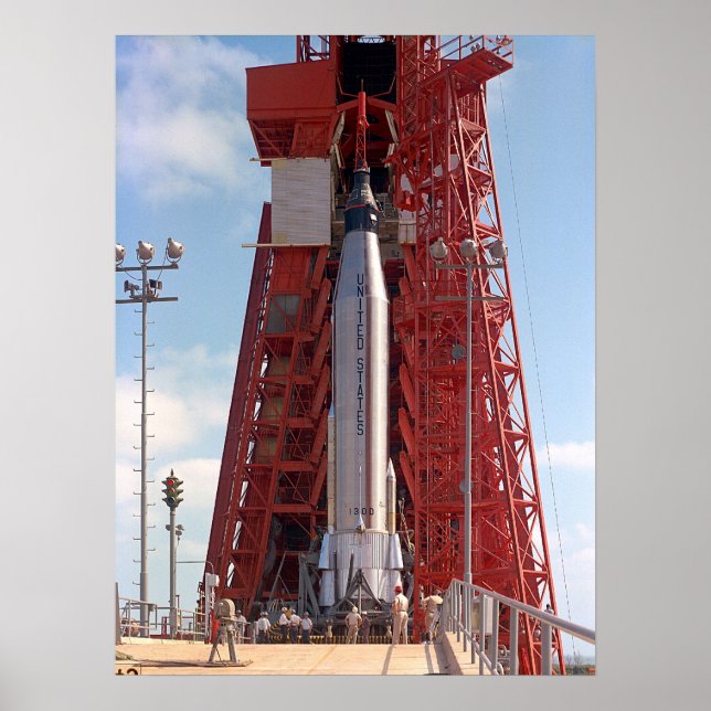 Faith 7 (Mercury Atlas 9) på lanseringspadden Poster (Framsidan)