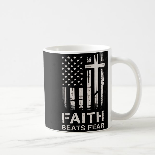 Faith Beats Fear American Flag Christian Cross  Kaffemugg (Höger)