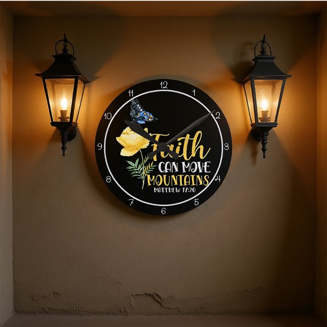 Faith Can Move Mountains Butterfly and Rose  Rund Klocka (Skapare uppladdad)