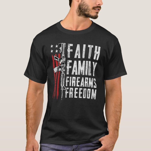 Faith Family Firearms Freedom - Pro Gud Guns Usa F T Shirt (Framsida)