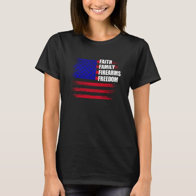 Faith Family Firearms Freedom US American Flag  1 T Shirt (Framsida)