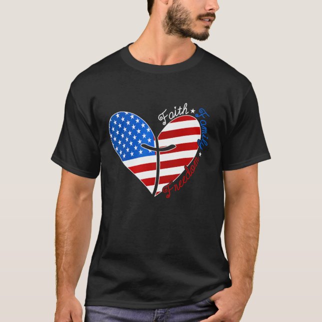 Faith Family Freedom American Flag Heart 4th Of Ju T Shirt (Framsida)