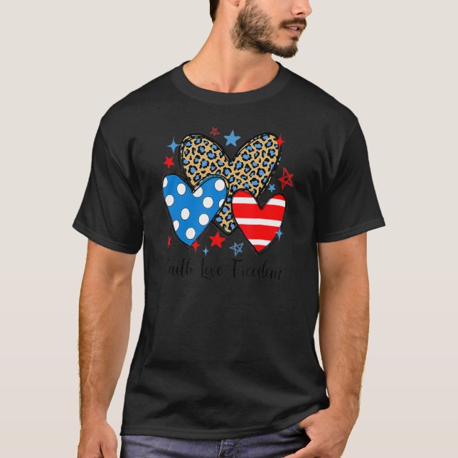 Faith Kärlek Freedom Leopard Hearts Patriotic 4:e  T Shirt (Framsida)