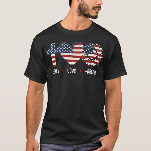 Faith Kärlek Freedom Patriotic Christian Flower US T Shirt (Framsida)