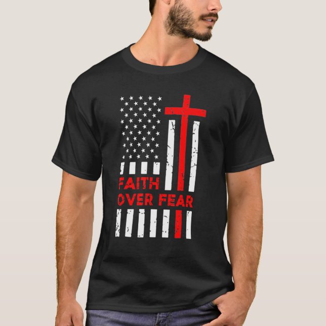 Faith over Fear American Flagga Christian Religiös T Shirt (Framsida)