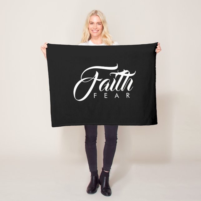 Faith over Fear Black Fleecefilt (På plats)