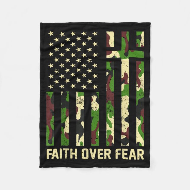 Faith Over Fear Christian Americn Flag Camouflage  Fleecefilt (Framsidan)