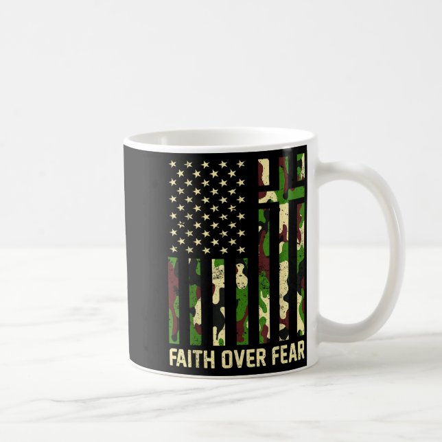 Faith Over Fear Christian Americn Flag Camouflage  Kaffemugg (Höger)