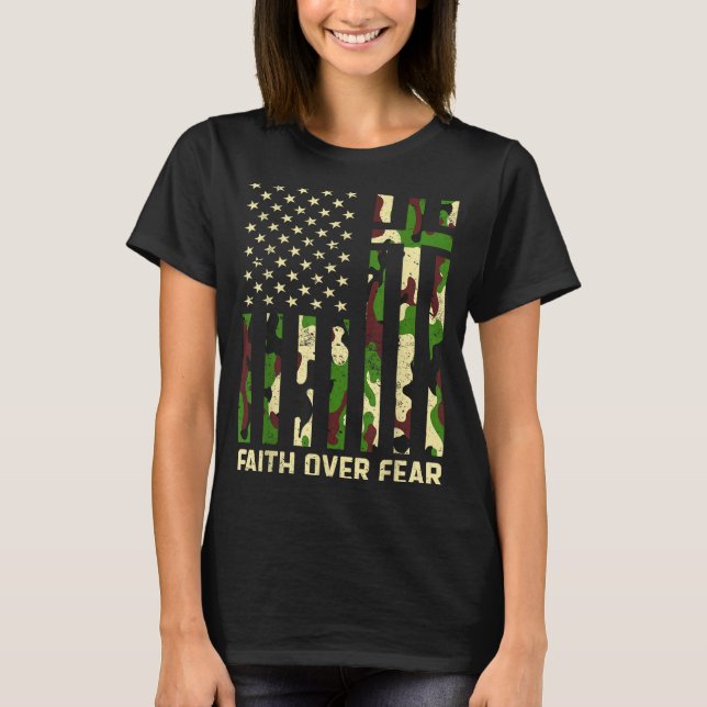 Faith Over Fear Christian Americn Flag Camouflage  T Shirt (Framsida)