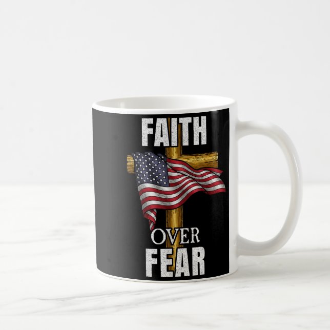 Faith Over Fear Christian Cross American Flag Tee  Kaffemugg (Höger)