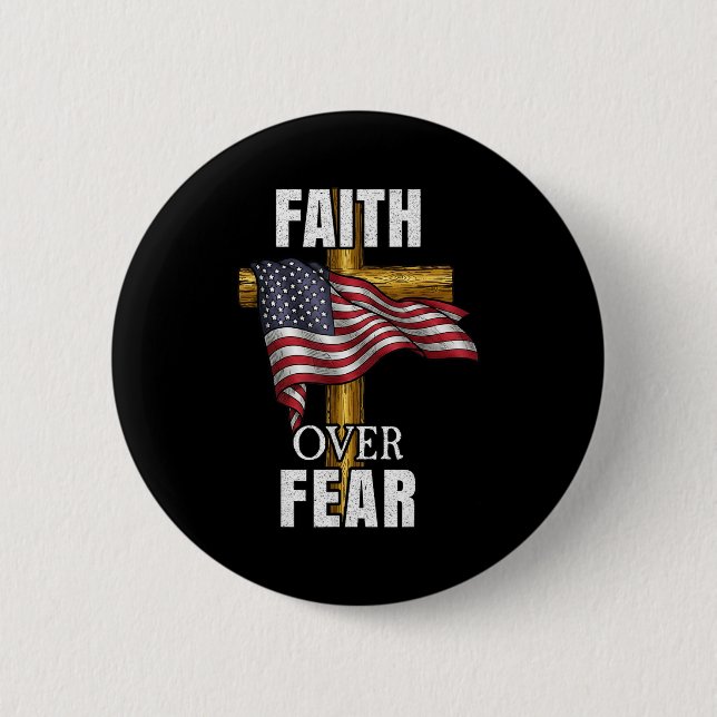 Faith Over Fear Christian Cross American Flag Tee  Knapp (Framsida)