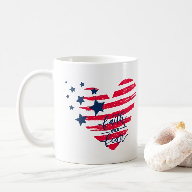 Faith over Fear Patriotic Heart Kaffemugg (Med munk)