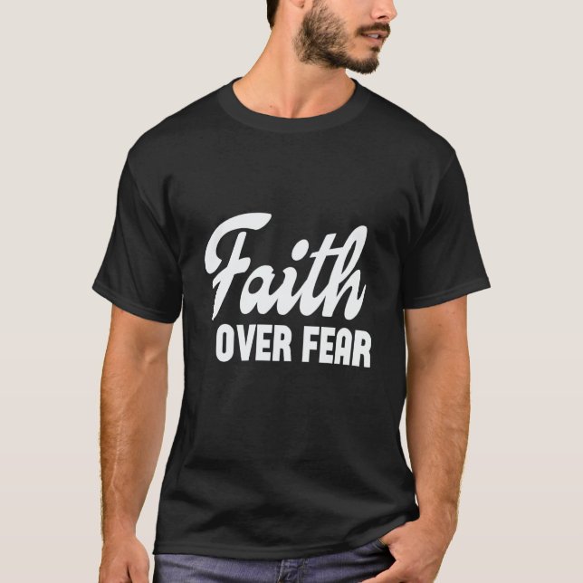 Faith Over Fear Religious Christian Cross Bible Qu T Shirt (Framsida)