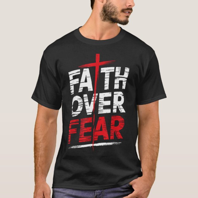Faith Over Fear With Cross Christian Men  T Shirt (Framsida)