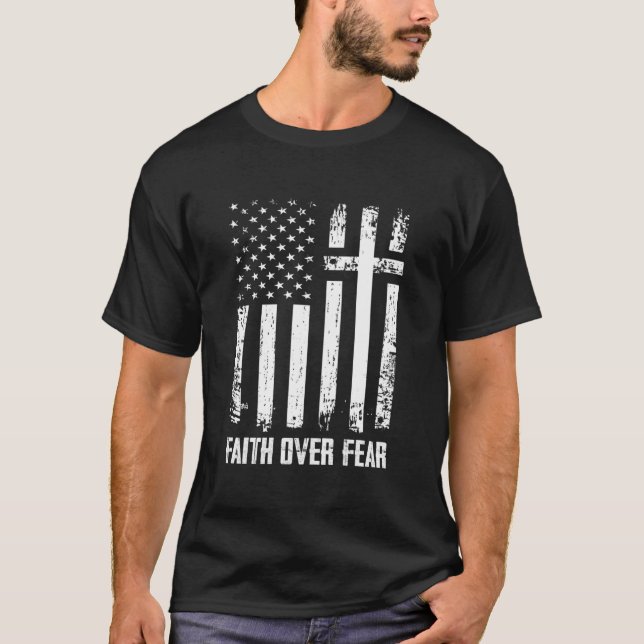 Faith Over Fears Christian Cross American Usa Flag T Shirt (Framsida)