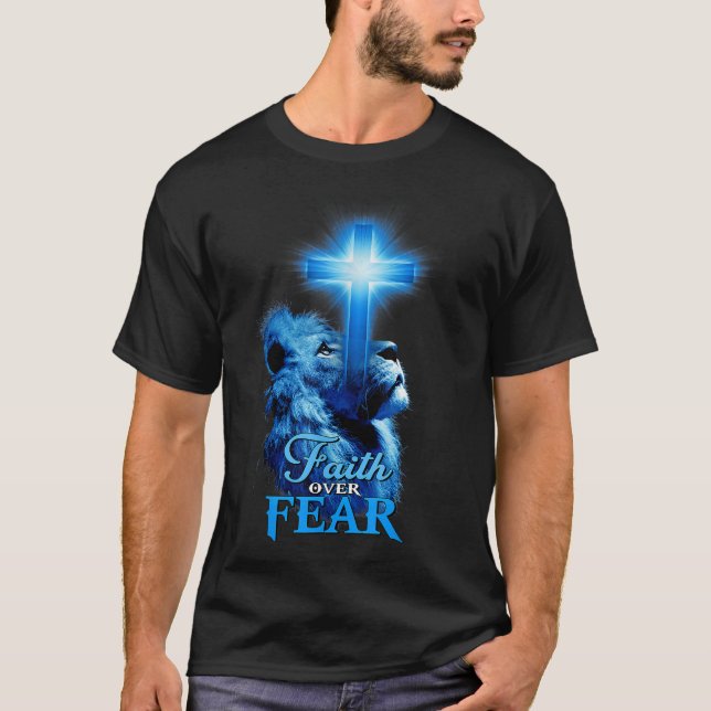 Faith over Rear Lejon Bible Scripture Quote Christ T Shirt (Framsida)